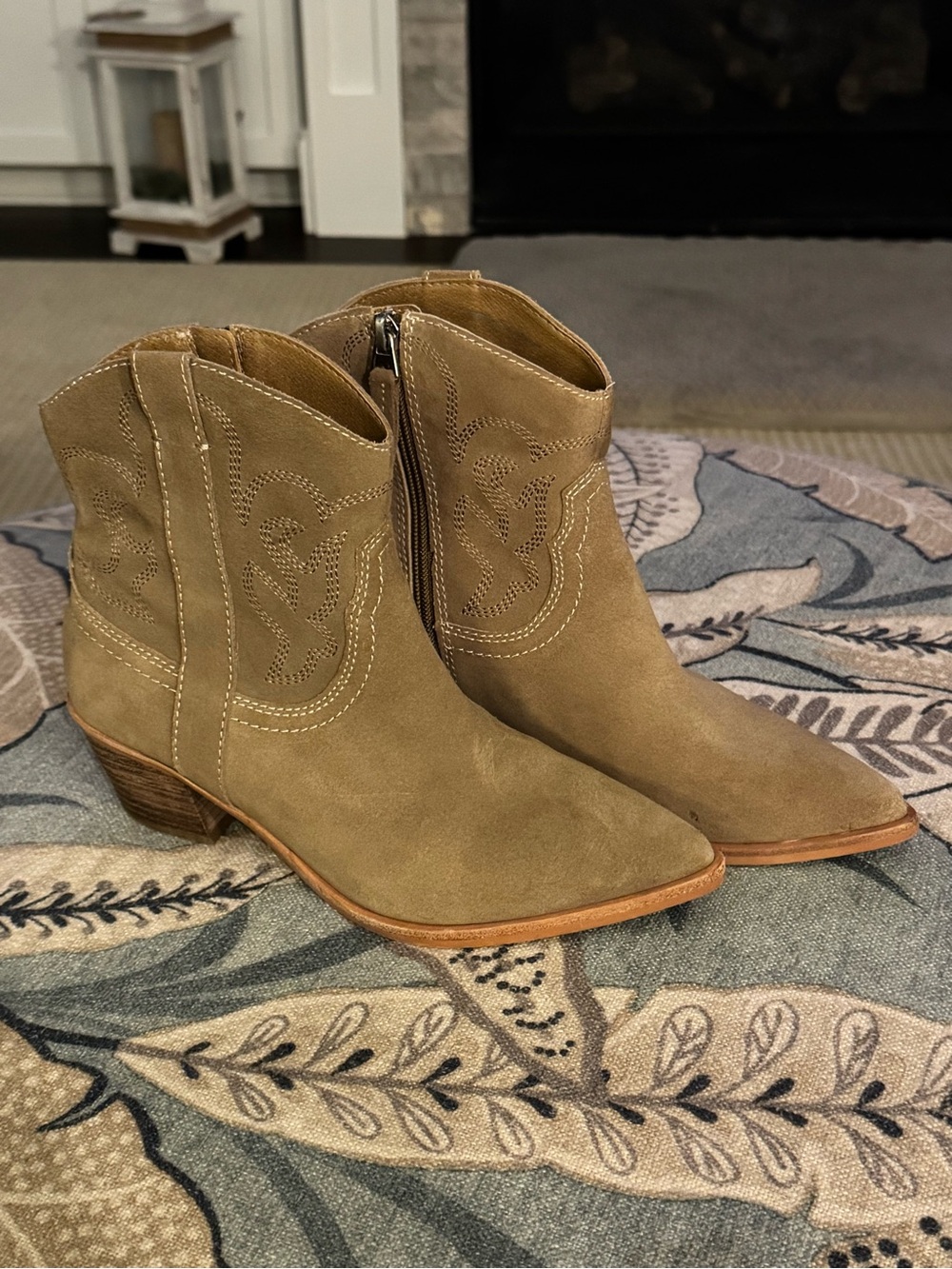 ❤️ Dolce Vita Suede Western Ankle Boots in Tan